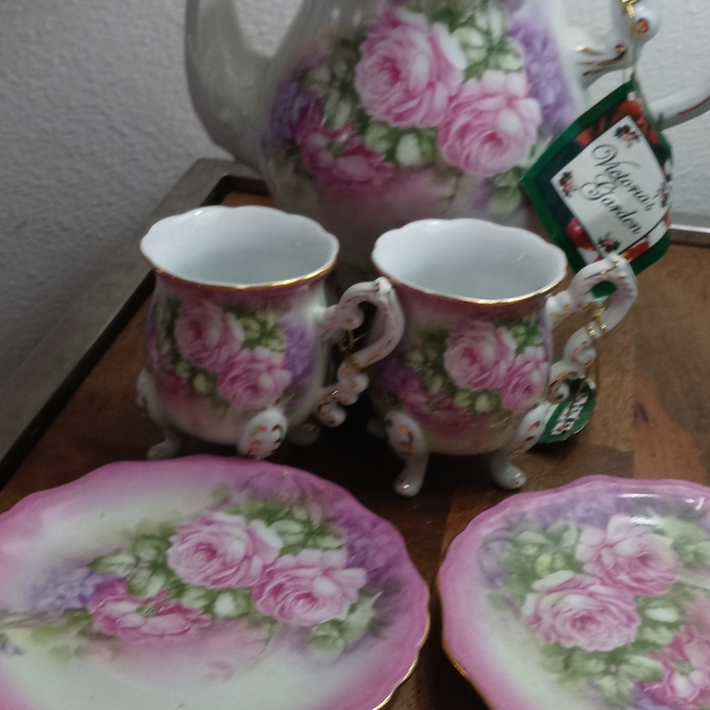 Victoria'sGarden. vintage 6 pc Lavendar& Pink Roses Tea Set new tags